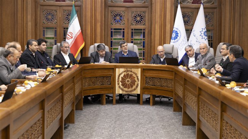 در صد و پانزدهمین نشست شورای گفت&zwnj;وگوی استان یزد مطرح شد؛ سقف سرمایه در گردش به 70 همت افزایش یافته است | لزوم انتقال دفاتر مرکزی شرکت&zwnj;های دولتی به استان