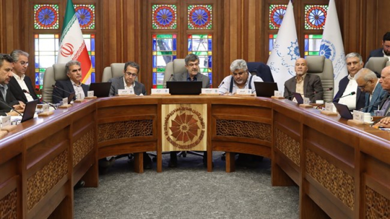 در نشست شورای گفت&zwnj;وگوی استان یزد عنوان شد؛ سرمایه&zwnj;گذاری در صنایع صادرات محور، صنایع داخلی را نیز رونق می&zwnj;دهد
