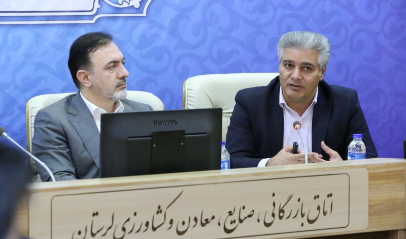 رئیس اتاق بازرگانی لرستان در جلسه ی شورای گفتگوی دولت و بخش خصوصی لرستان : سیاست&zwnj;های ارزی و محدودیت&zwnj;های مالی، مهم&zwnj;ترین چالش صادرکنندگان غیرنفتی است