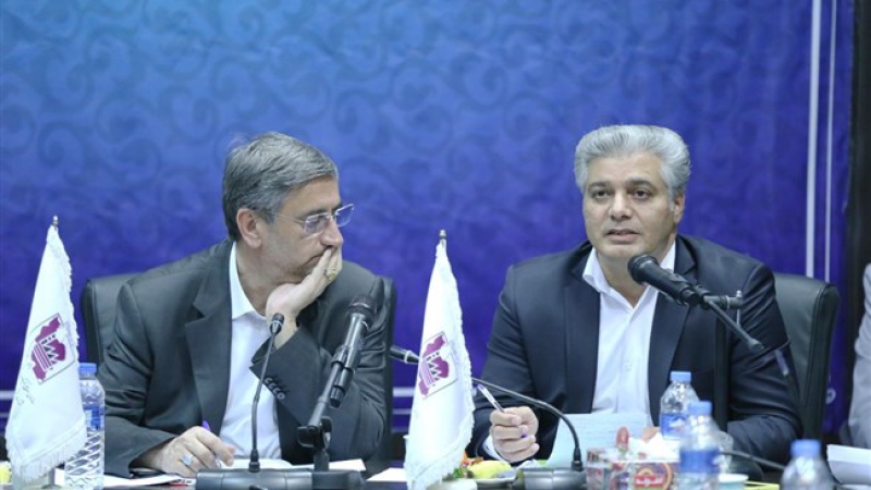 رئیس اتاق خرم&zwnj;آباد در جلسه شورای گفت&zwnj;وگوی استان لرستان اعلام کرد؛ سرمایه&zwnj;گذاری برای تولید، مأموریت مشترک دولت و بخش خصوصی در سال ۱۴۰4 است