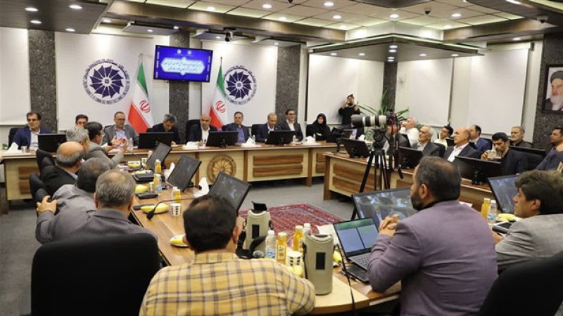 در نشست شورای گفت&zwnj;وگوی زنجان با حضور وزیر کار اعلام شد؛ رویکرد دولت تفویض اختیار به استان&zwnj;هاست | بخشنامه اصلاح عناوین شغلی به تولید ملی آسیب می&zwnj;زند