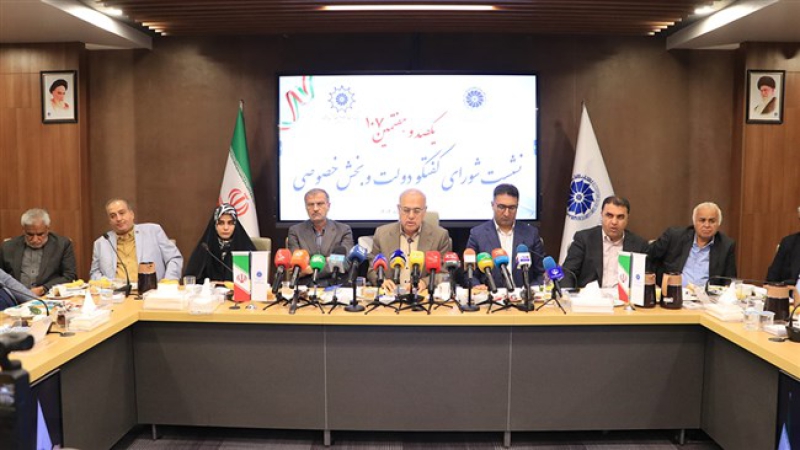 رییس اتاق بندرعباس در صد و هفتمین نشست شورای گفتگوی هرمزگان مطرح کرد؛ هرمزگان می&zwnj;تواند الگوی ملی تسهیل تجارت شود | دلسردی فعالان اقتصادی با بروکراسی فرساینده
